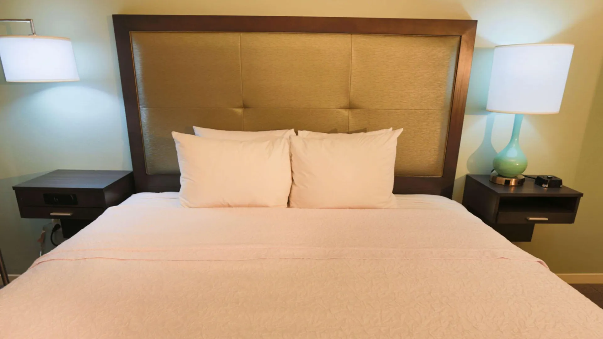 Hampton Inn & Suites Nashville-Airport Hotel