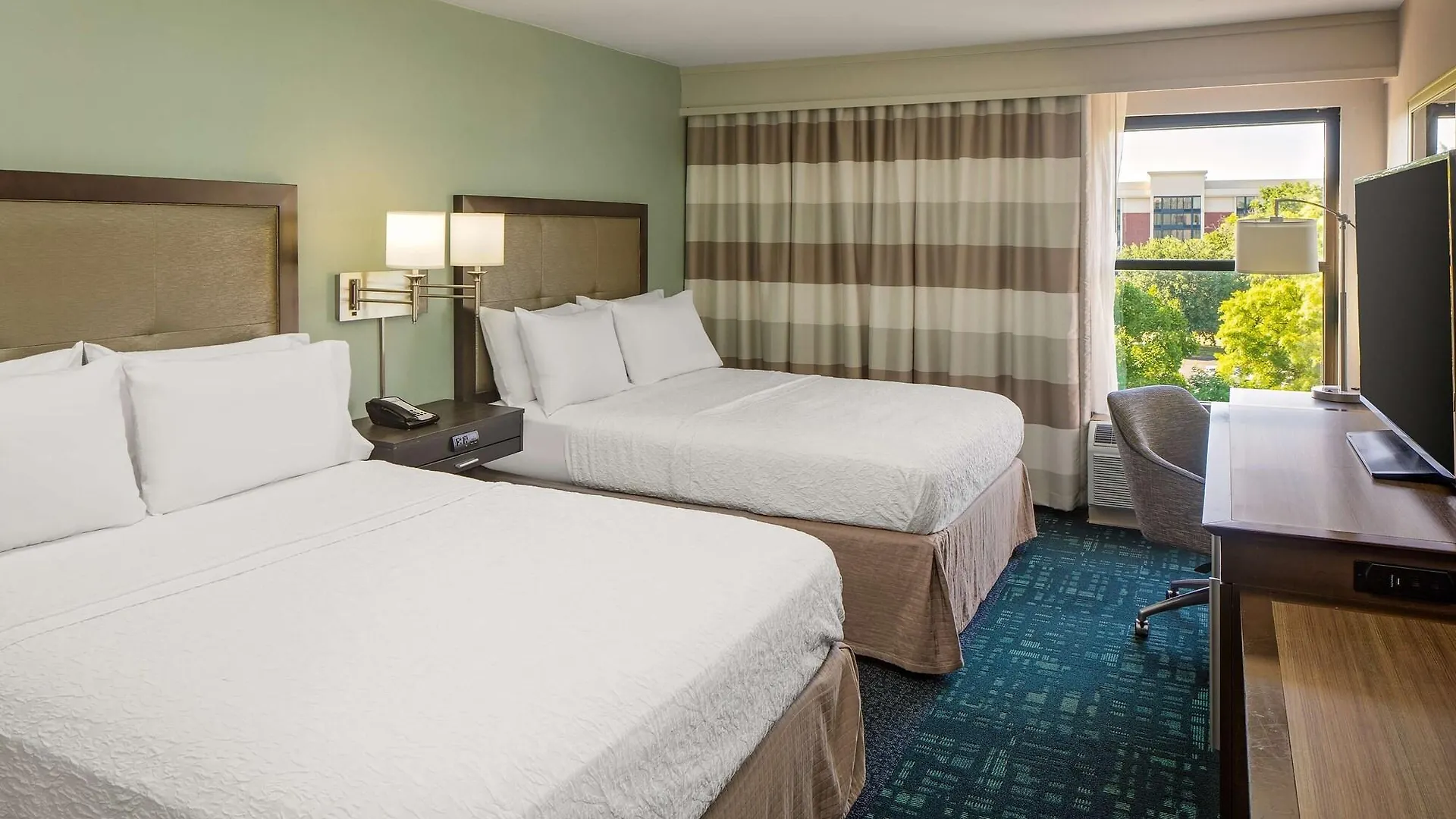 Hampton Inn & Suites Nashville-Airport Отель Нэшвилл