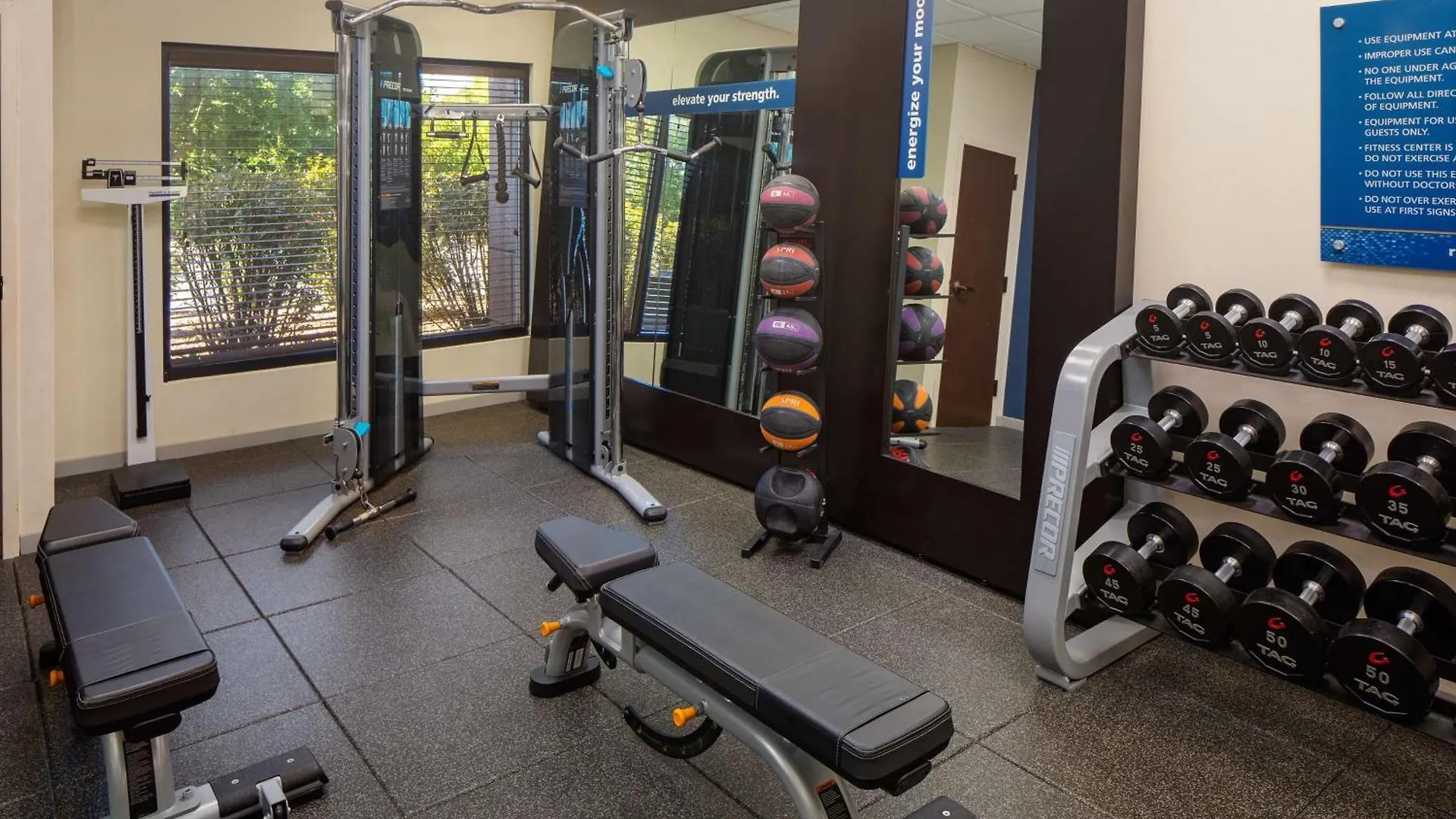 Отель Hampton Inn & Suites Nashville-Airport