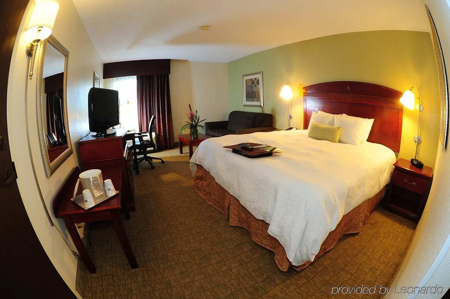 Отель Hampton Inn & Suites Nashville-Airport